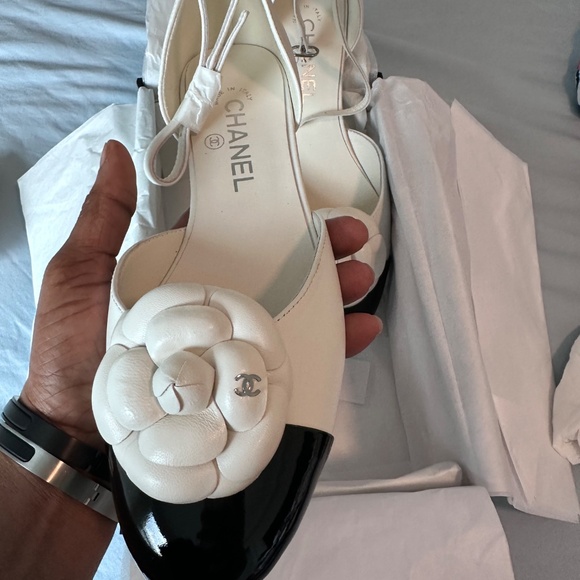 Chanel CC Logo Mary Jane . - Picture 4 of 13